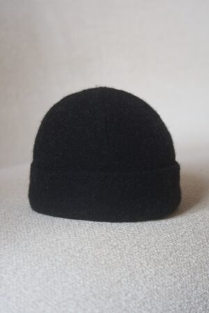 Bonnet noir en laine fabriqué en France. Extérieur 100 % pure laine écossaise, doublure 100 % lin adouci européen. Bonnet en tweed écossais design, haut de gamme pour l'hiver