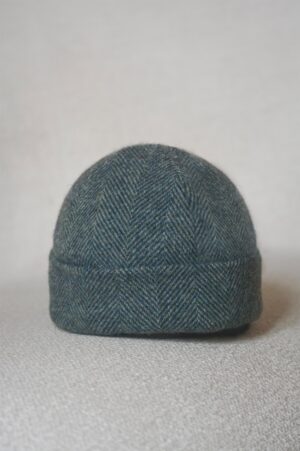 Bonnet vert forêt en laine fabriqué en France. Extérieur 100 % pure laine écossaise, doublure 100 % lin adouci européen. Bonnet en tweed écossais design, haut de gamme pour l'hiver
