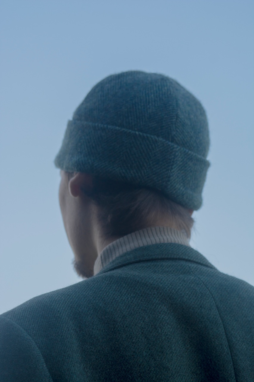 Bonnet vert forêt en laine fabriqué en France. Extérieur 100 % pure laine écossaise, doublure 100 % lin adouci européen. Bonnet en tweed écossais design, haut de gamme pour l'hiver